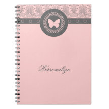 Notebook com cinza e borboleta rosa