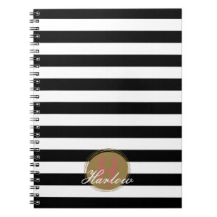 Caderno Espiral Notebook espiralado em preto-e-branco com um monog