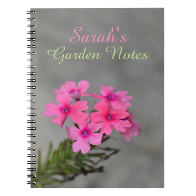 Caderno Espiral Notebook Personalizado com Flor Rosa de Notas de J (Frente)