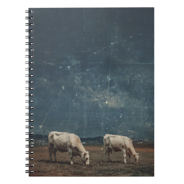 Caderno Espiral Notebook Surreal Starfield Pasture Cow (Frente)