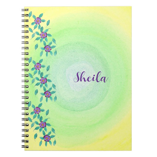 Caderno Espiral Notebook Verde Amarelo Personalizado, Flores Roxas (Frente)
