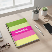 Notebook verde e riscado a rosa monograma