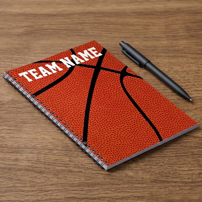 Caderno Espiral Notebooks, treinadores ou equipes personalizados d (Customizable basketball notebook on desk.)