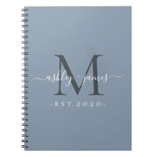 Caderno Espiral Novo Sr. Monograma Ano Dusty Blue