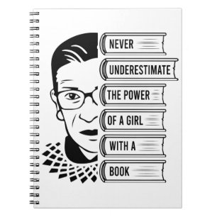 Caderno Espiral Nunca subestime o poder da garota com o livro