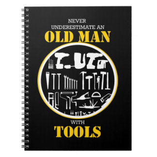 Caderno Espiral Nunca Subestime Um Homem Velho Com Ferramentas Par