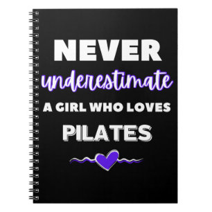 Caderno Espiral Nunca subestime uma garota que adora pilates.