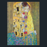 Caderno Espiral O Beijo de Gustav Klimt, Vintage Art Nouveau<br><div class="desc">O Beijo (Der Kuss) (1907/08) de Gustav Klimt é provavelmente a sua obra mais famosa. Klimt iniciou o seu trabalho em 1907 e é o ponto alto do seu chamado "Período Ouro". O Beijo é uma vintage Era Vitoriana Simbiolismo belo amor pela arte e pintura romântica apresentando um casal romântico...</div>