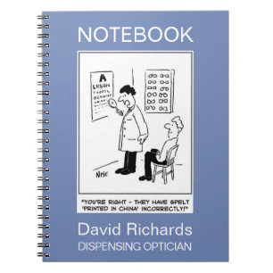 Caderno Espiral Óptico fazendo um exame de vista