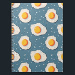 Caderno Espiral Ovos secos em azul<br><div class="desc">Um padrão de ovos fritos frescos em um fundo azul-céu. Bom dia café da manhã :)</div>
