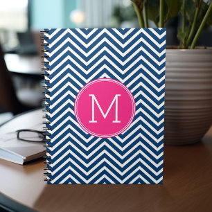 Caderno Espiral Padrão Chevron com Monograma - Magenta Marinho
