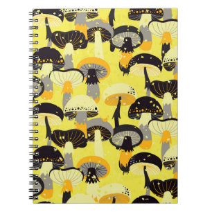 Caderno Espiral Padrão contínuo com diferentes cogumelos.