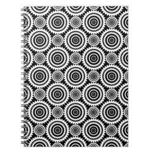 Caderno Espiral Padrão de Caleidoscópio Preto e Branco de Design M