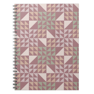 Caderno Espiral Padrão de Colcha Geométrica Rosa Empoeirada
