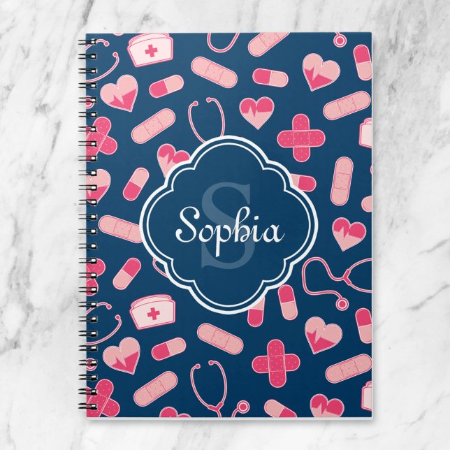Caderno Espiral Padrão de Enfermeira Rosa e Azul com Monograma (Criador carregado)