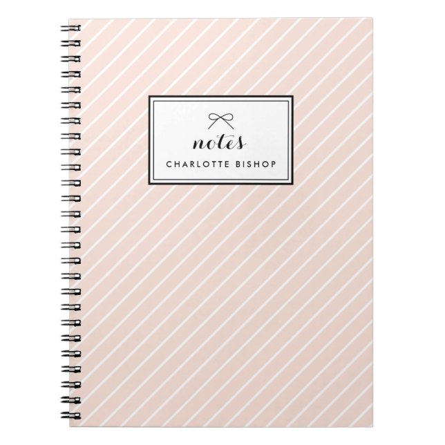 Caderno Espiral Padrão de Stripes Diagonais de Blush Personalizado (Frente)