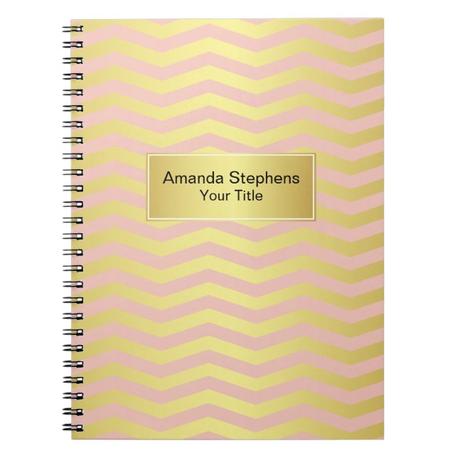 Caderno Espiral Padrão Feminino Rosa e Dourado de Stripes Chevron (Frente)