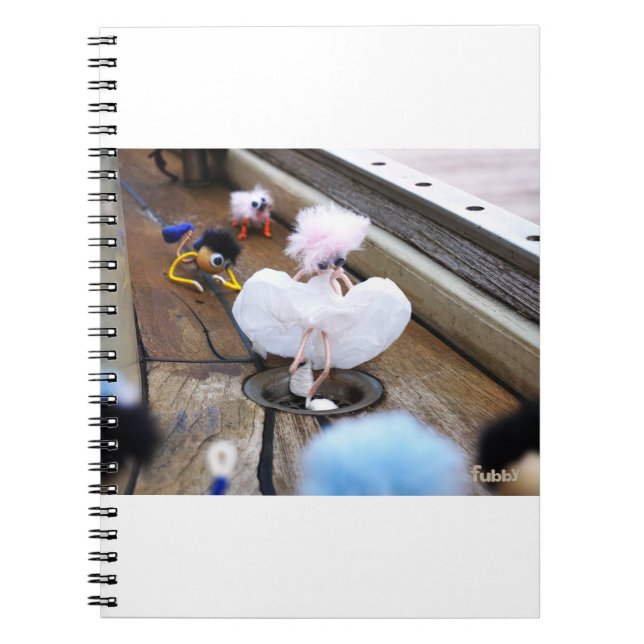 Caderno Espiral Paparazzi bij Fubby op rooster. (Frente)