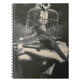 Caderno Espiral Passaro e Senhora Caged Surrealista Preto e Branco