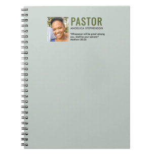 Caderno Espiral Pastor da Igreja de Foto Verde Moderno Sábio