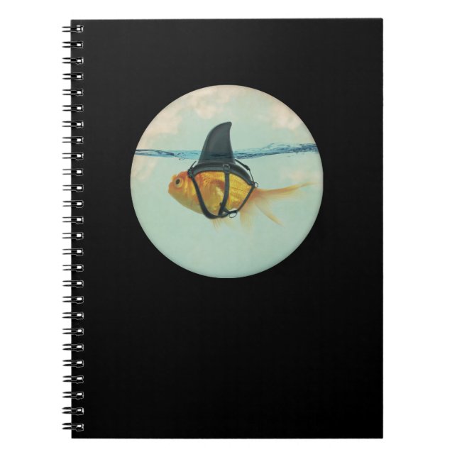 Caderno Espiral Peixe Dourado com uma Barbatana de Tubarão (Frente)