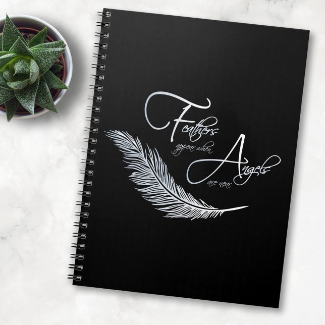 Caderno Espiral Penas aparecem quando os anjos estão próximos (Criador carregado)