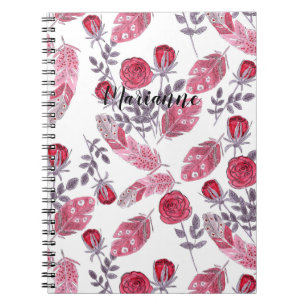 Caderno Espiral Penas vermelhas esboçadas em aquarela flores branc