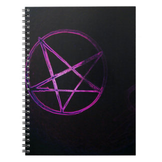 Caderno Espiral pentagrama roxo