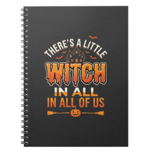 Caderno Espiral Pequena Bruxa Tipografia de Halloween Witch Typogr