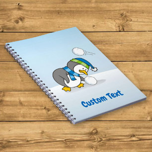 Caderno Espiral Pequeno pinguim pegando uma bola de neve