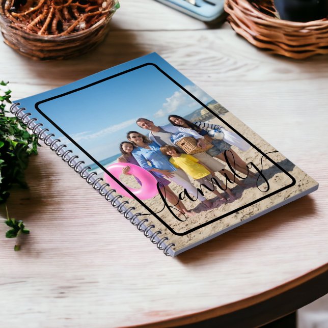 Caderno Espiral Personalização Personalizada de Foto da Família (Family Photo Personalized Custom Notebooks from Ricaso. Add your own photograph)