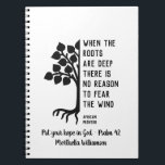 Caderno Espiral Personalizado quando as raízes são inspiradoras<br><div class="desc">Este é um caderno personalizado inspirador, com o texto QUANDO AS RAÍZES ESTÃO PROFUNDAS NÃO HÁ RAZÃO PARA RECEAR O VENTO, que é um antigo provérbio africano. A design mostra uma silhueta de meia árvore preta contra um fundo de creme comum, e a tipografia serif preta do lado. Embaixo está...</div>