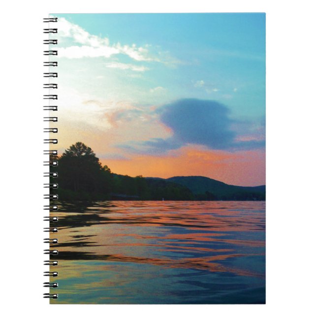 Caderno Espiral Pêssego e Sunset Azul no lago de montanha (Frente)