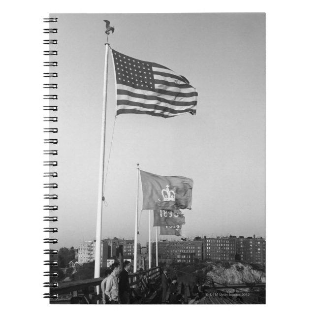 Caderno Espiral Pessoas nos Bleachers (Frente)