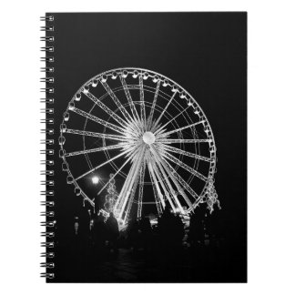 CADERNO ESPIRAL PESSOAS PERTO DA RODA FERRIS