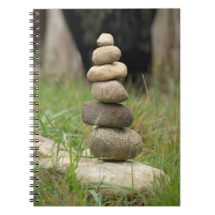Caderno Espiral Pilha De Pedras Equilibradas