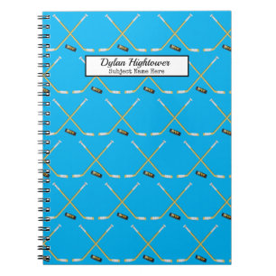 Caderno Espiral Pilhas de hóquei MVP Puck Pattern Sky Blue Name