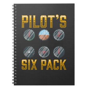 Caderno Espiral Pilotos com seis pacotes de voo sobrevoando avião