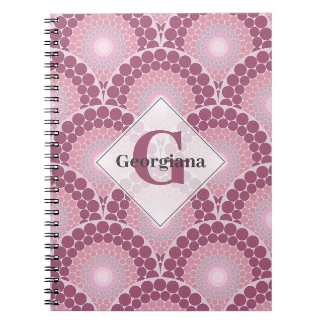 Caderno Espiral Pinks Radiantes Monogramas Dusky Rosa Mandala (Frente)