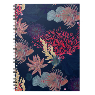 Caderno Espiral Pintor de aquarelas com padrão uniforme com leão v