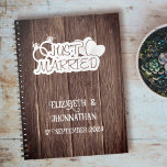 Caderno Espiral Planner Rustic Wood Recem casados Elegant Wedding<br><div class="desc">Planeje seu dia especial com estilo e graça usando nosso Notebook de Planner Elegante de Casamento de Madeira Rústica! A textura rústica de madeira estabelece o cenário perfeito para uma celebração de eterno. Adorado com um elegante logotipo 'Recem casados' com corações e anéis de casamento, este planejador é um símbolo...</div>