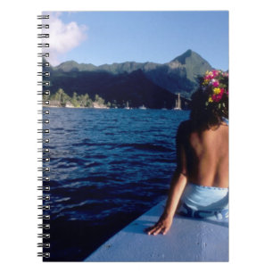 Caderno Espiral Polinésia Francesa, Moorea. Mulher desfrutando vis