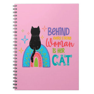 Caderno Espiral Por Trás De Cada Mulher Forte Está O Gato Dela