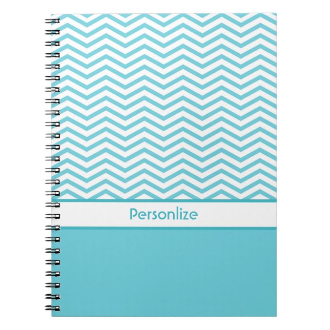 Caderno Espiral Preppy Aqua Blue e White Chevrons com nome (Frente)