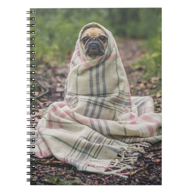Caderno Espiral Pug em um notebook espiralado em branco (Frente)