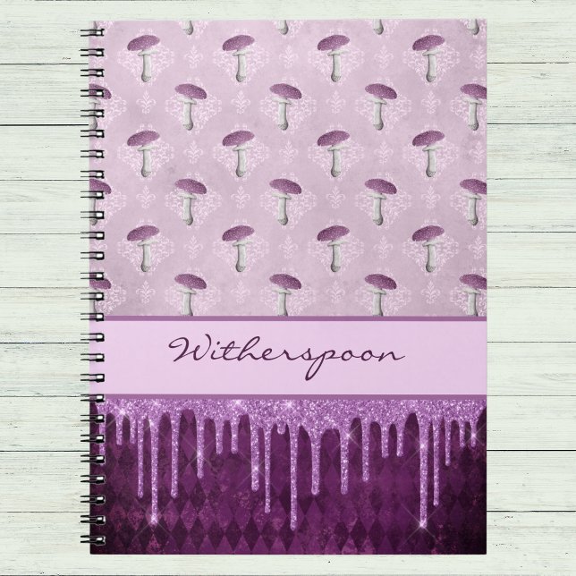 Caderno Espiral Purple Mushroom Dream and Glitter Drips Monogram (Criador carregado)