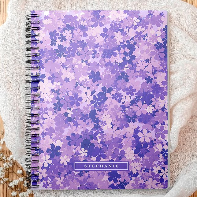 Caderno Espiral Púrpura Floral Elegante Violeta Padrão de Flor (Add a touch of blooming charm to your daily journaling with this purple floral personalized notebook)