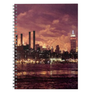 Caderno Espiral Quarto de fogos-de-artifício de julho atrás de