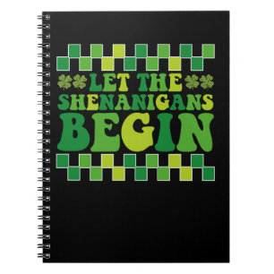 Caderno Espiral Que Comece as Travessuras Irlandesas Groovy Retro