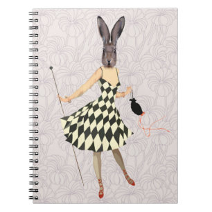 Caderno Espiral Rabbit em vestido branco preto 2